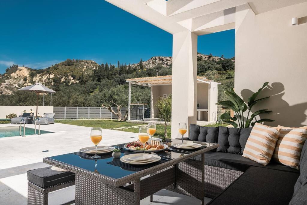 Melissia Luxury Villa กาลามากี ภายนอก รูปภาพ