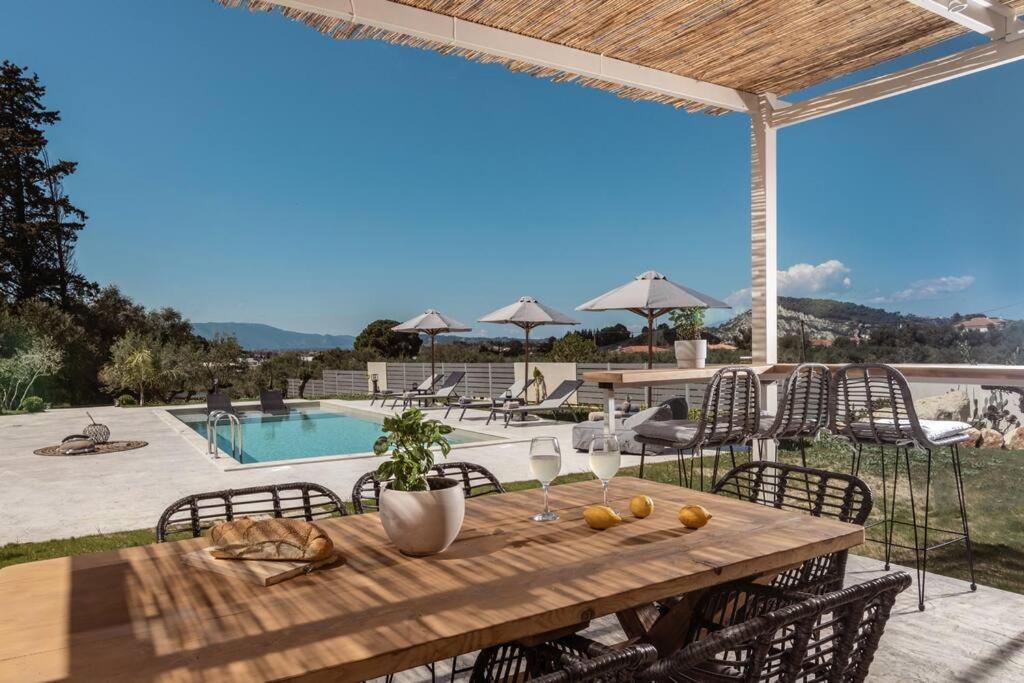 Melissia Luxury Villa กาลามากี ภายนอก รูปภาพ