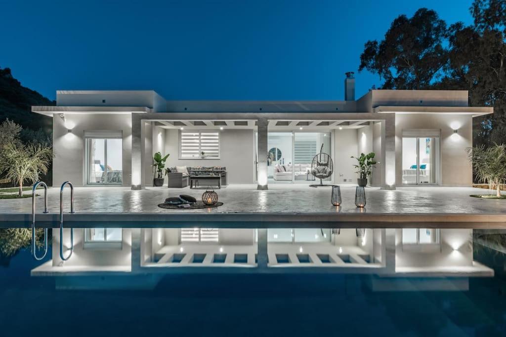 Melissia Luxury Villa กาลามากี ภายนอก รูปภาพ